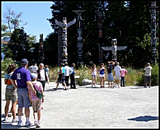 The Hyda totem poles
in Stanley park. (480 kb)
