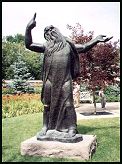 a Leo Mol statue (39 kb)